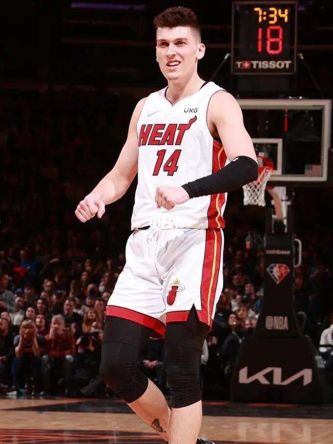 转投亚洲联 转投亚洲联